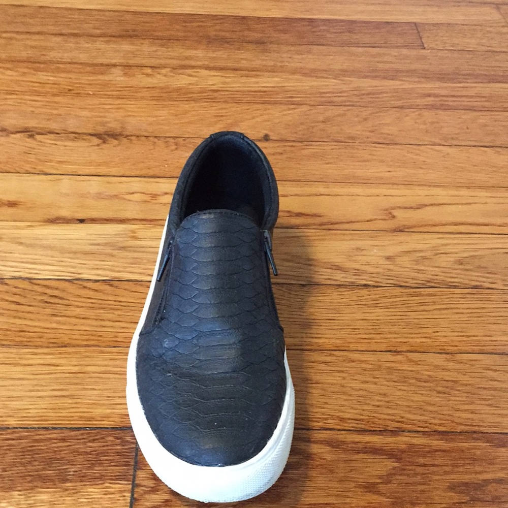 Cute slip on sneakers from report.